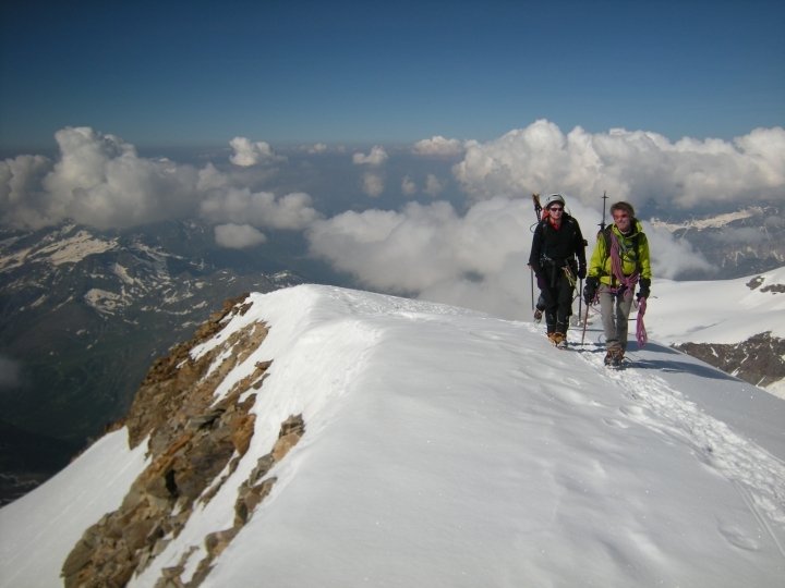 Ascension du Naso du Lyskamm, pendant la traversée des sommets du Mont-Rose Ascension du Naso du Lyskamm, pendant la traversée des sommets du Mont-Rose