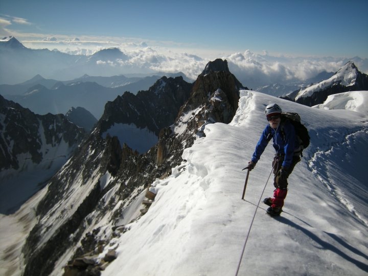 Au sommet de l'aiguille d'Argentière, massif du Mont-Blanc