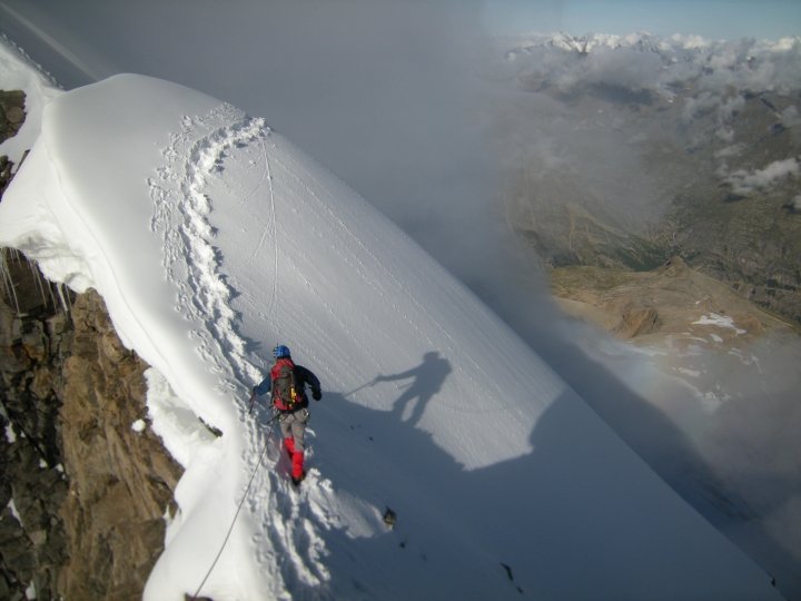 Jeux de lumière sur les arêtes du Grand Paradis