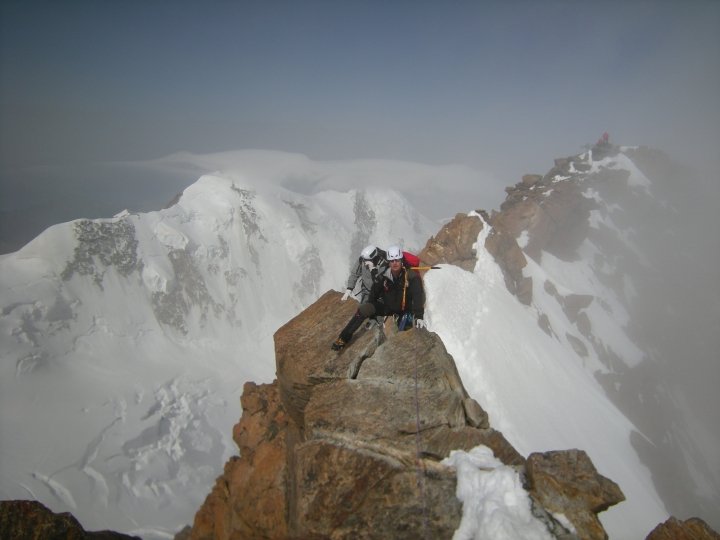Sommet du Mont-Rose, au fond le Lyskamm Sommet du Mont-Rose, au fond le Lyskamm