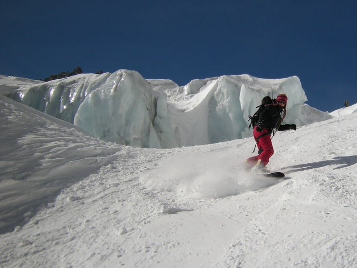 Cécile en action le long du Petit Rognon pendant la descente de l'envers du Plan