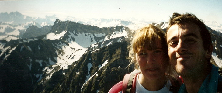 Mai 2000 : Bénédicte mon épouse et moi-même au sommet du Pic de la Corne dans le Chablais Bénédicte mon épouse et moi-même au sommet du Pic de la Corne dans le Chablais