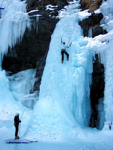 initiation à la cascade de glace dans le val de Cogne initiation à la cascade de glace dans le val de Cogne