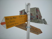 L'arrivée au 4ème refuge de la haute-route Chamonix Zermatt : la cabane des Dix L'arrivée au 4ème refuge de la haute-route Chamonix Zermatt : la cabane des Dix
