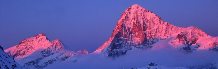 Chamonix-zermatt : coucher de soleil sur la Dent Blanche depuis Bertol Chamonix-zermatt : coucher de soleil sur la Dent Blanche depuis Bertol
