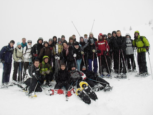 Les jeunes à la découverte de l'activité raquette raquette à neige