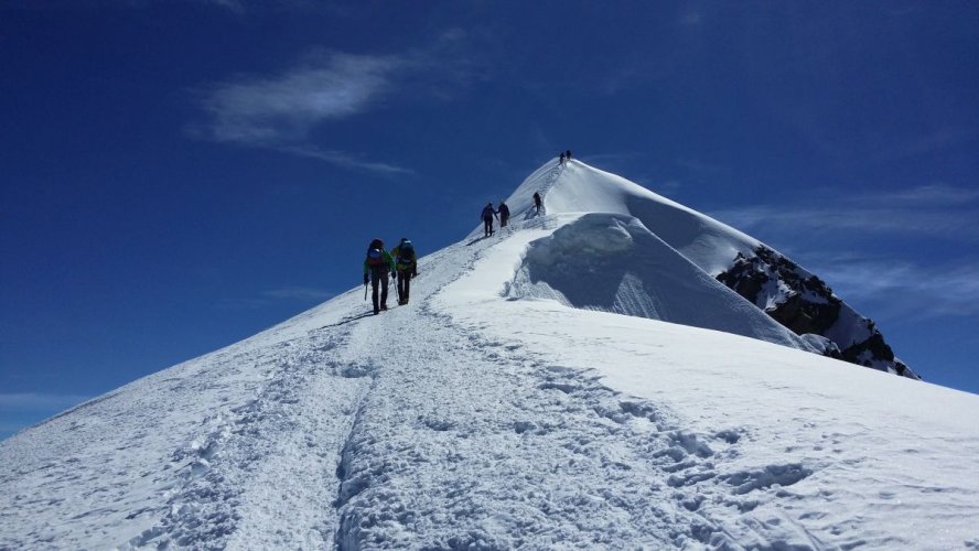 Et la dernière montée bien plus fréquentée au Mont-Blanc
