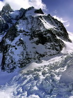 Descente de la Vall�e Blanche � skis passage des s�racs du Requin
