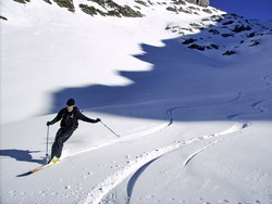 Ski de randonnée avec un guide de haute-montagne dans les Aravis (combe de Blonnière)