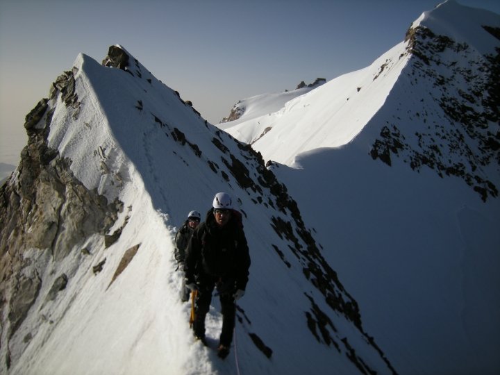 Les fines arêtes près de la Grenzsattel au Mont-Rose