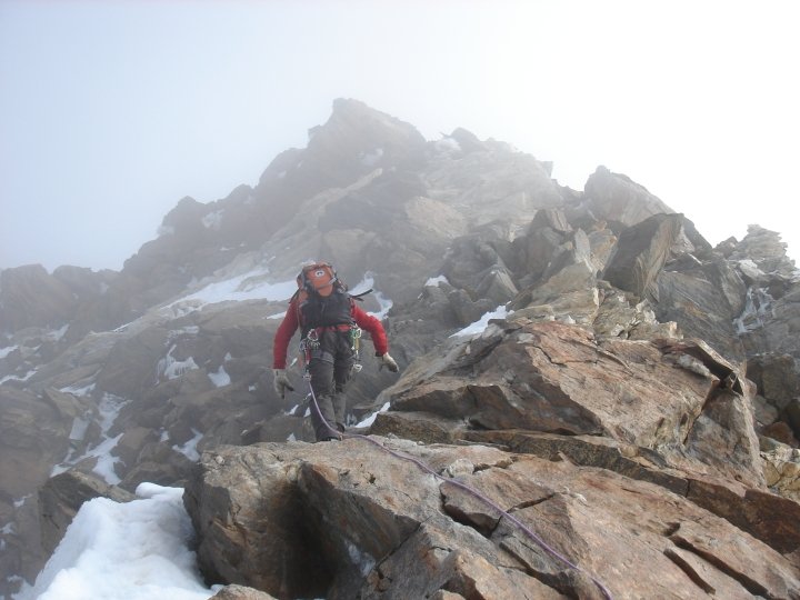 Mont-Rose : passages rocheux avant l'arête finale