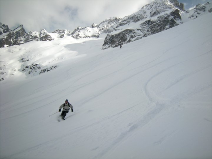 Descente en poudreuse du vallon de Bérard