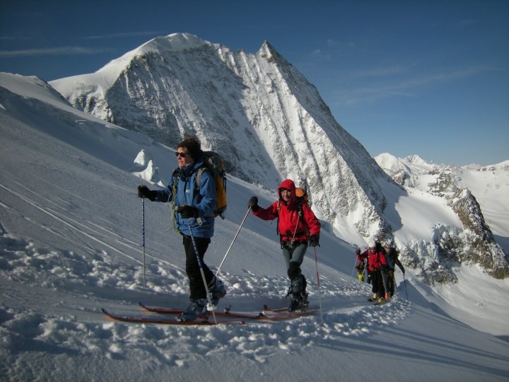 Montée au Pigne d'Arolla depuis les Dix, vue sur le Mont-Blanc de Cheilon