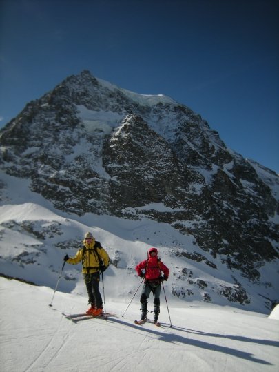 Remontée à la cabane Bertol, face au Mont Collon