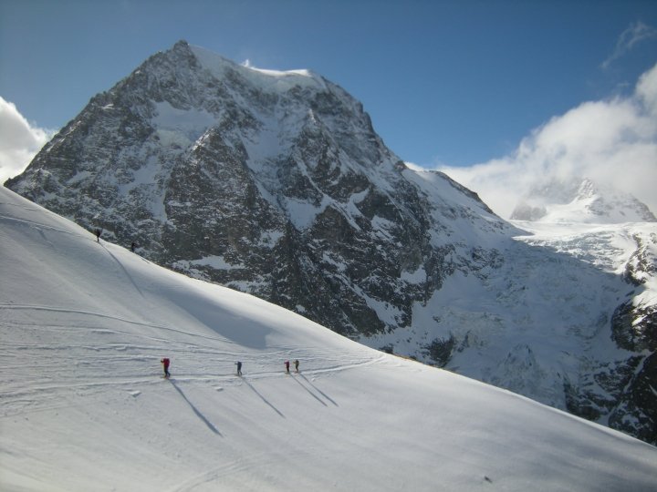 La remontée à Bertol, au dessous des plans de Bertol, sous le Mont Collon