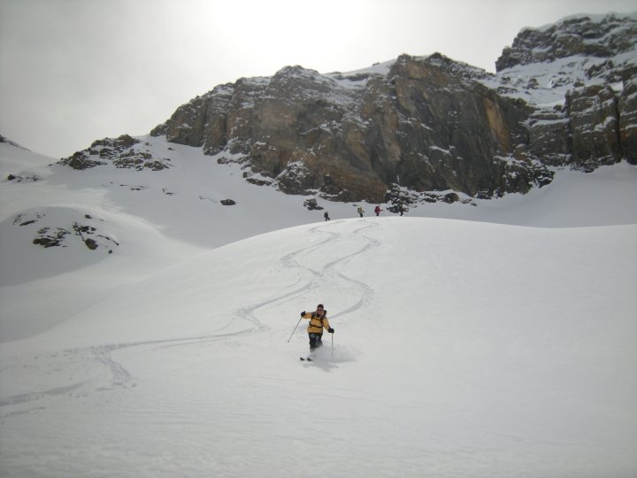 Nathalie s'amuse dans les pentes Nord du Schwarzhorn