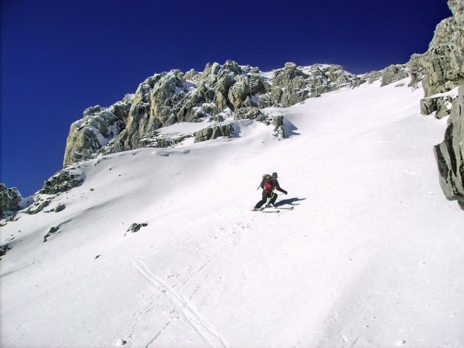 Face sud de la Pointe Blanche à skis