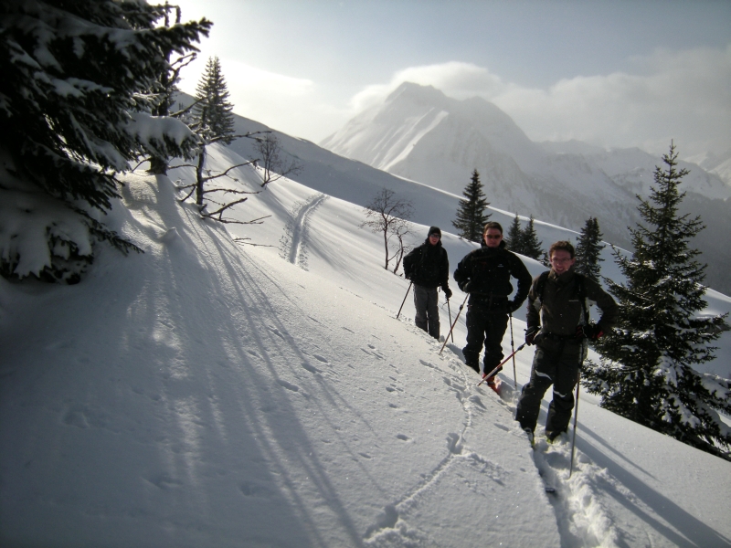 La traversée en ski de randonnée très wilderness vers la Tête de la Sallaz