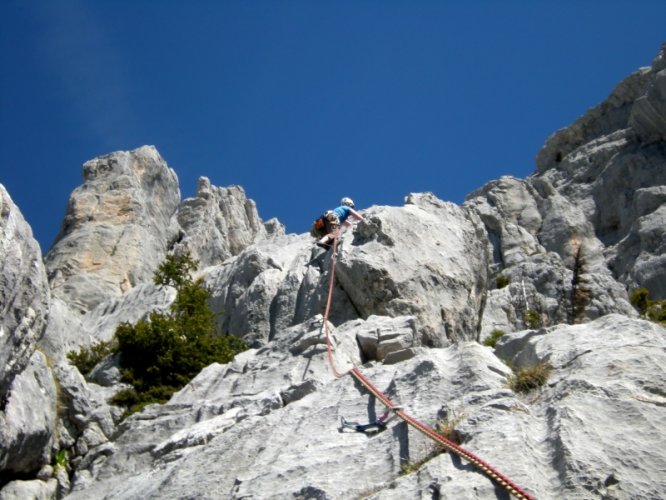 Tchao Godillo aux piliers de la pointe du Midi