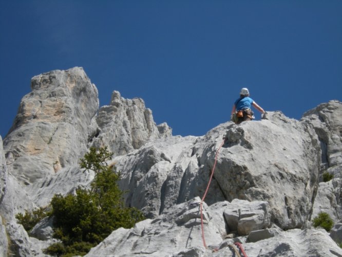 Tchao Godillo aux piliers de la pointe du Midi