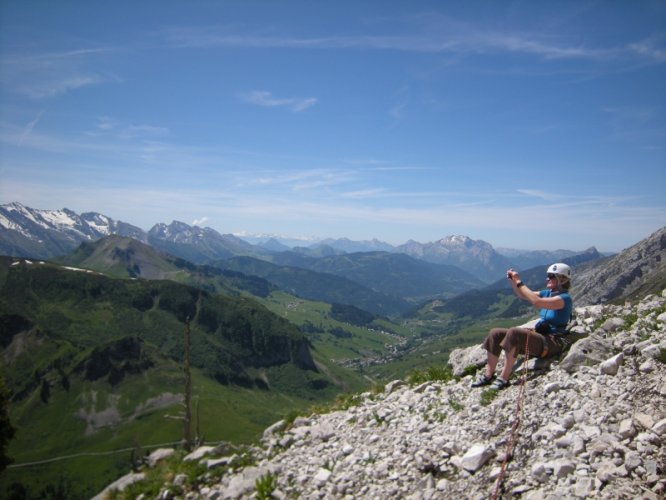 Tchao Godillo aux piliers de la pointe du Midi