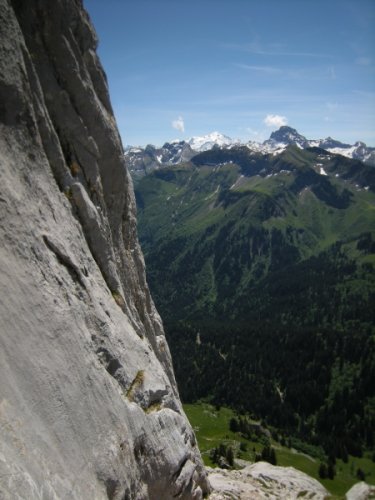 Tchao Godillo aux piliers de la pointe du Midi