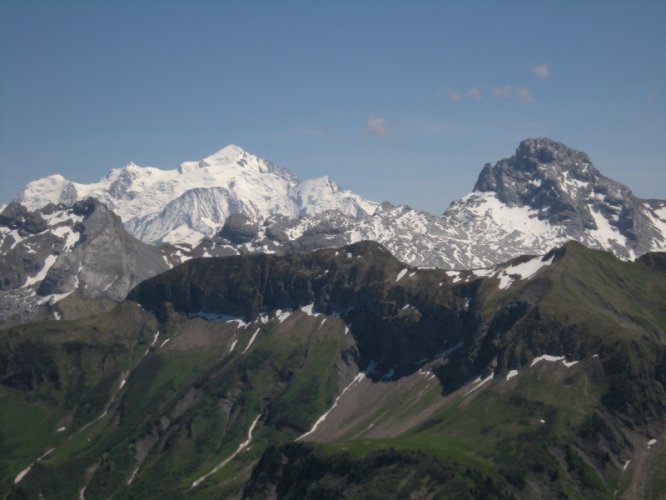 Tchao Godillo aux piliers de la pointe du Midi