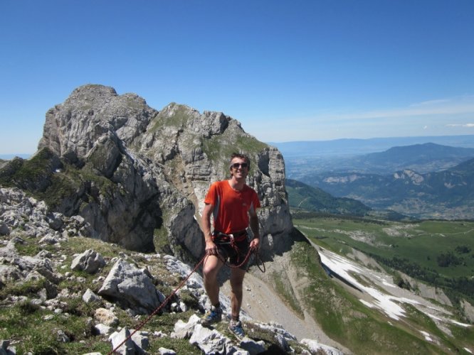 Tchao Godillo aux piliers de la pointe du Midi