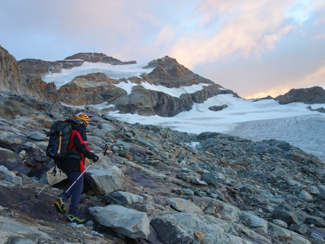 L'accès au glacier de Bors, l'arête au fond