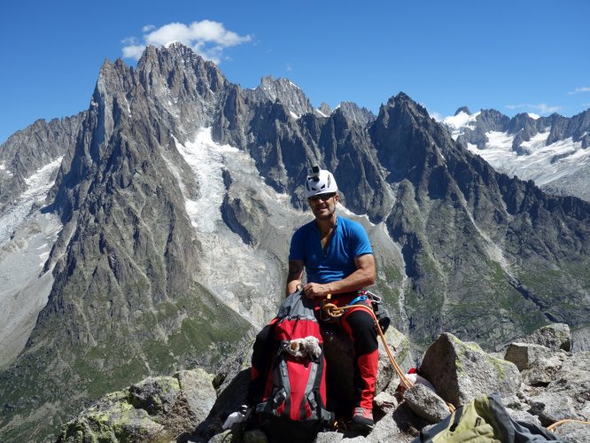 Pause devant l'aiguille Verte