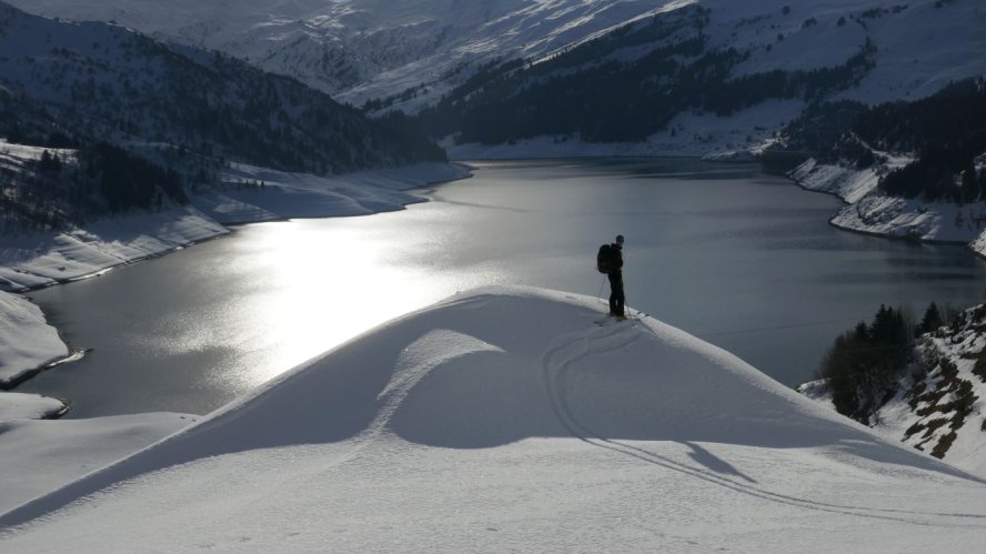 Ambiance nordique au lac de Roselend