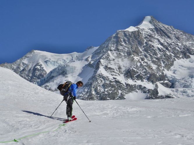 Montée à la cabane du Mountet sous l'Obergabelhorn