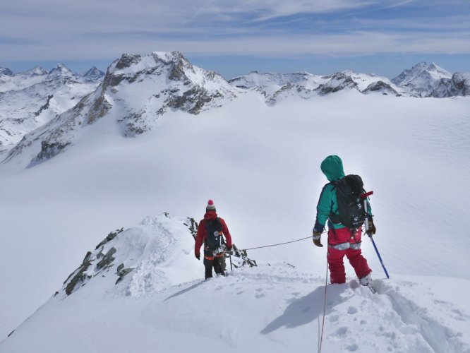 Sur l'arête de la Becca Traversière