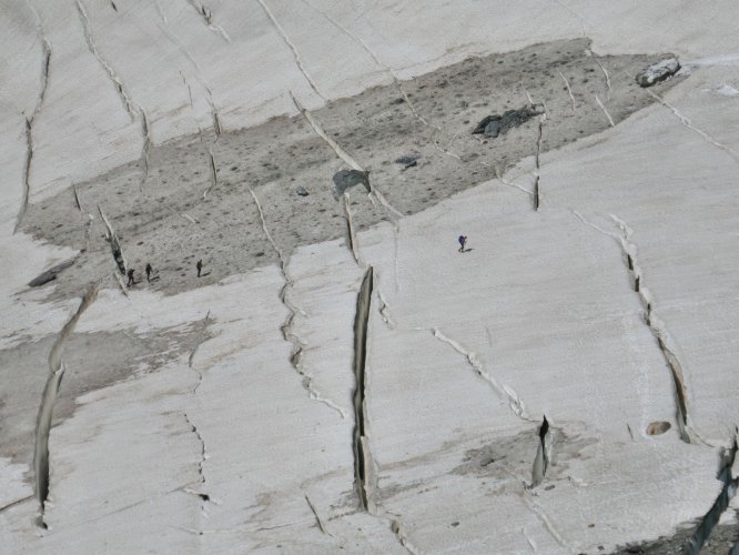 Des alpinistes non encordés sur le glacier du Miage