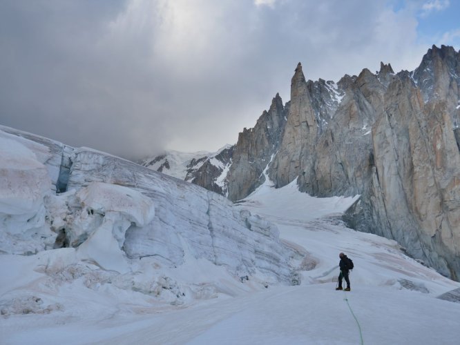 Le lendemain, traversée tranquille de la Vallée Blanche sous un temps changeant