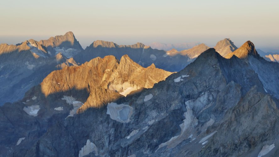 Lever de soleil en Oisans