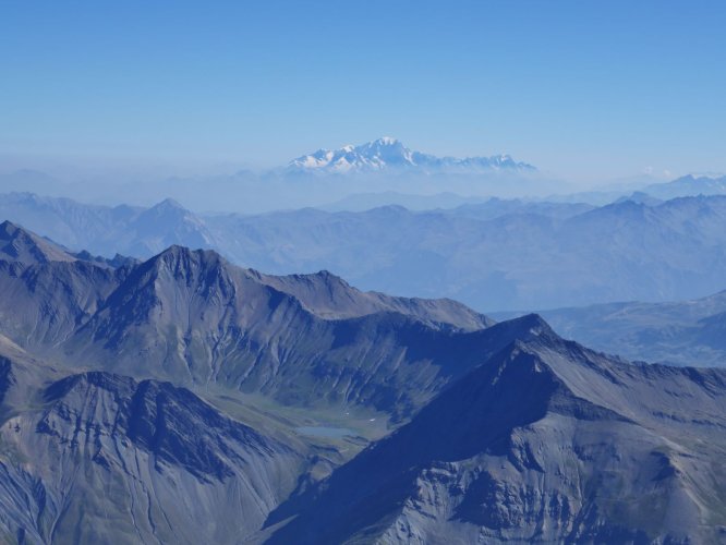 Le Mont-Blanc au-dessus des brumes