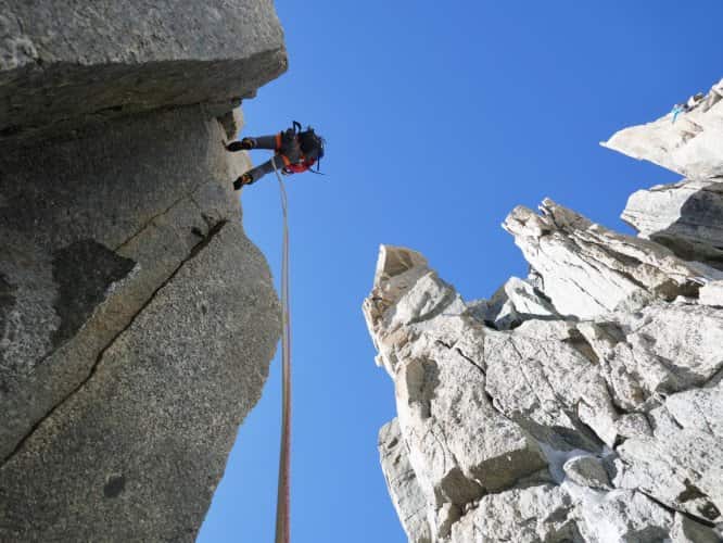 Descente de la pointe Médiane des Aiguilles du Diable