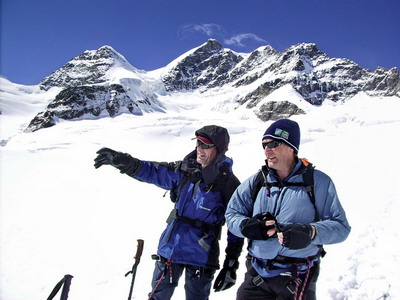 Konkordiaplatz au pied de la Jungfrau Oberland