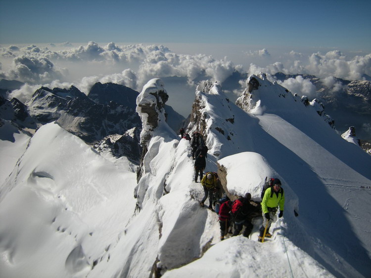 arête finale du grand paradis très enneigée