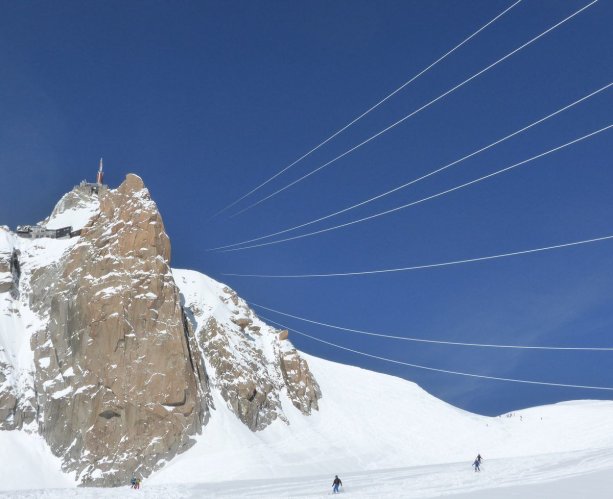 Les câbles givrés à l'aiguille du Midi