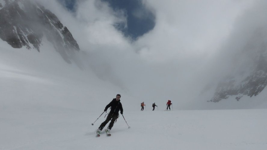 Descente du Lötschenlücke en Oberland