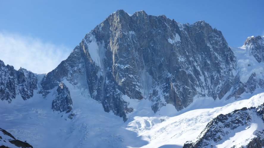 Le chamois et les Grandes Jorasses