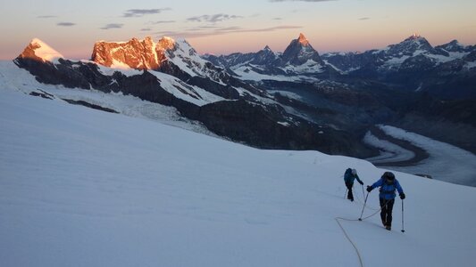 Le lever de soleil sur les 4000 du Valais