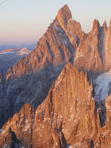 Aiguille de la Brenva et Noire de Peuterey depuis Torino