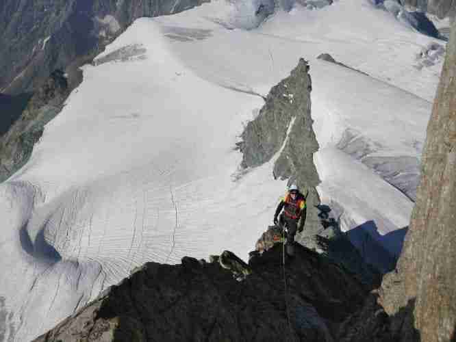 Grande solitude sur l'arête sud-ouest de l'Evêque