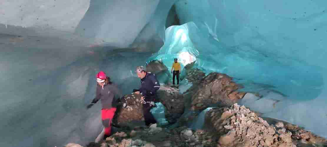 Un passage insolite sous la Mer de Glace fin août