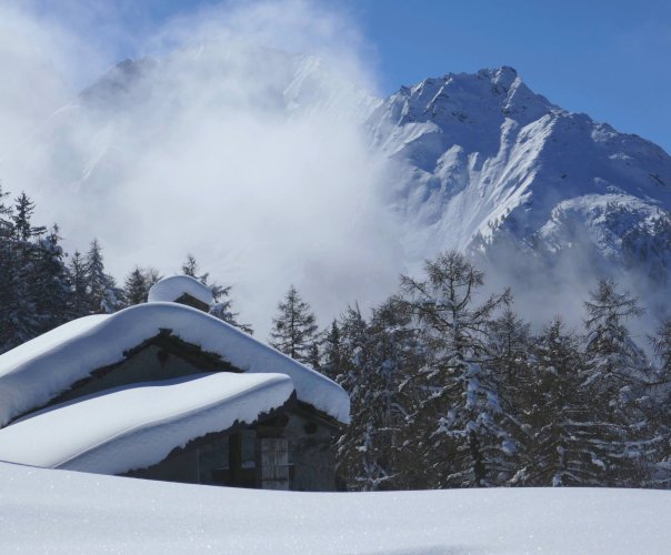 Après une grosse chute de neige dans le Val d'Aoste