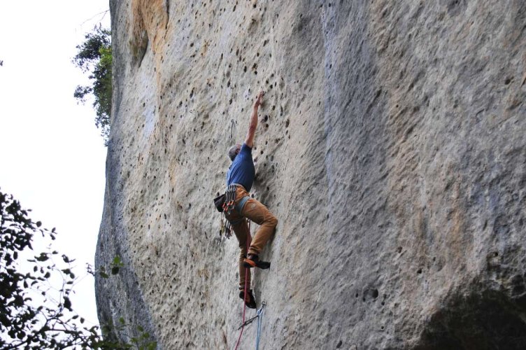 Escalade sportive à Buoux en octobre