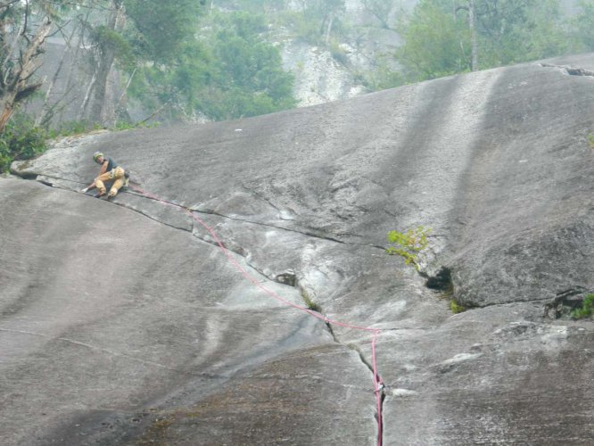 Début septembre à Squamish en Colombie Britannique, le temple de la fissure